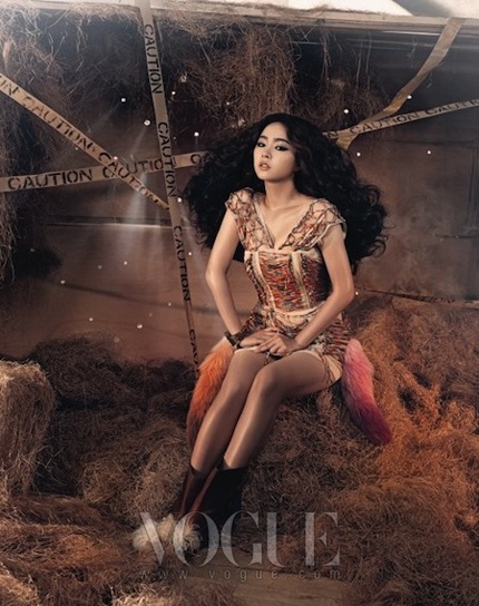 Yoon Eun Hye và Gong Hyo Jin thật lạ trên Vogue - 7