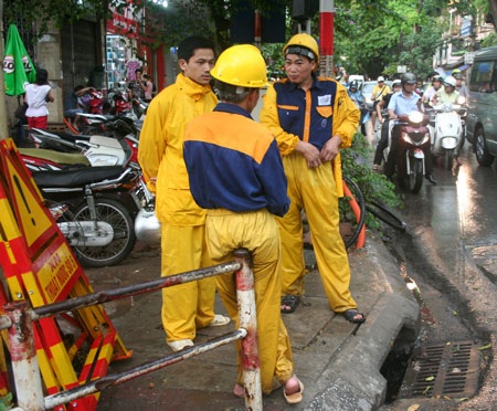 “Bão bụi” tấn công Hà Nội - 8