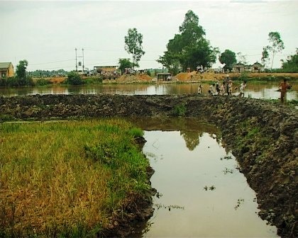 Bắt khẩn cấp hung thủ giết người, dìm xác xuống sông  - 1