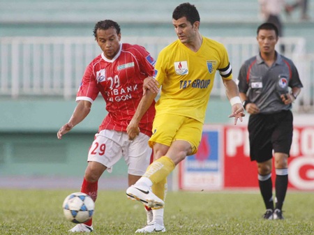 “Người nhà” đua tranh ngôi Vô địch lượt đi  - 1