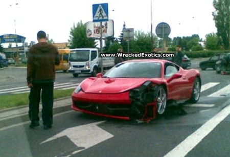 Siêu xe Ferrari 458 Italia đầu tiên lâm nạn - 2 Siêu xe Ferrari 458 Italia đầu tiên lâm nạn - 2