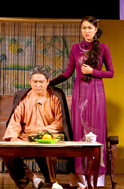 Gặp tác giả tạo dựng nên cơn sốt “Lầu hoang” - 3 Gặp tác giả tạo dựng nên cơn sốt “Lầu hoang” - 3