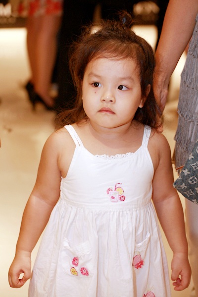 Siêu mẫu Thúy Hạnh đưa con gái cưng đi dự tiệc - 3