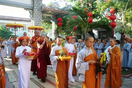 Chiêm bái xá lợi Phật tại Ni viện Diệu Quang - 1 Chiêm bái xá lợi Phật tại Ni viện Diệu Quang - 1