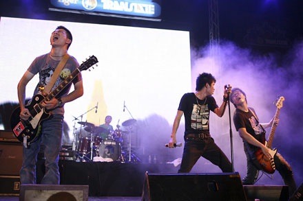 Đêm rock Translate nóng bởi... thời tiết - 3