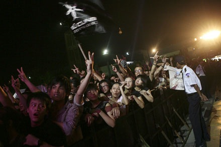 Đêm rock Translate nóng bởi... thời tiết - 8