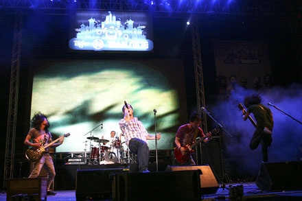 Đêm rock Translate nóng bởi... thời tiết - 7