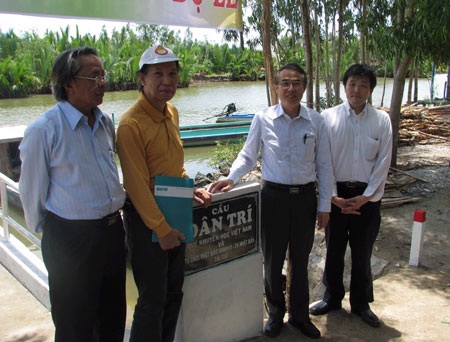 Ảnh niềm vui trong ngày khánh thành cầu Dân trí - 8 Ảnh niềm vui trong ngày khánh thành cầu Dân trí - 8