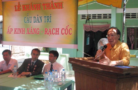 Ảnh niềm vui trong ngày khánh thành cầu Dân trí - 2 Ảnh niềm vui trong ngày khánh thành cầu Dân trí - 2