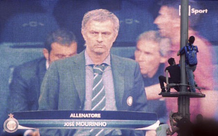 Chùm ảnh: CĐV Inter "phát cuồng" với cú ăn 3 vĩ đại - 6