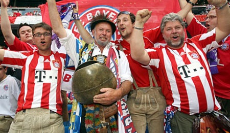 Chùm ảnh: CĐV Inter "phát cuồng" với cú ăn 3 vĩ đại - 3