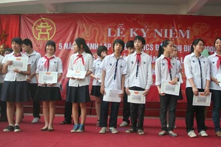 Rực rỡ "Hà Nội 36 phố phường" của học sinh THCS Đoàn Thị Điểm - 3 Rực rỡ "Hà Nội 36 phố phường" của học sinh THCS Đoàn Thị Điểm - 3
