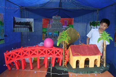 Rực rỡ "Hà Nội 36 phố phường" của học sinh THCS Đoàn Thị Điểm - 13 Rực rỡ "Hà Nội 36 phố phường" của học sinh THCS Đoàn Thị Điểm - 13