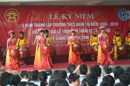 Rực rỡ "Hà Nội 36 phố phường" của học sinh THCS Đoàn Thị Điểm - 2 Rực rỡ "Hà Nội 36 phố phường" của học sinh THCS Đoàn Thị Điểm - 2