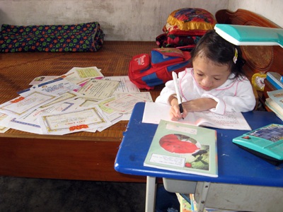 Cảm động chuyện cô bé cao 70cm mơ thành nhà phiên dịch - 2 Cảm động chuyện cô bé cao 70cm mơ thành nhà phiên dịch - 2