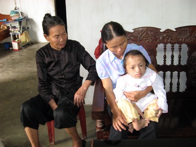 Cảm động chuyện cô bé cao 70cm mơ thành nhà phiên dịch - 1 Cảm động chuyện cô bé cao 70cm mơ thành nhà phiên dịch - 1