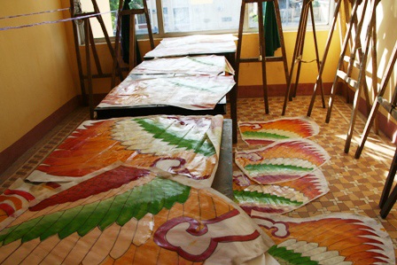 Cả trường thành “công trường” vẽ diều Huế mừng đại lễ - 10