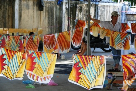 Cả trường thành “công trường” vẽ diều Huế mừng đại lễ - 13