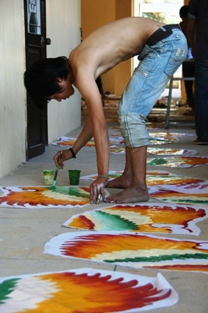 Cả trường thành “công trường” vẽ diều Huế mừng đại lễ - 9