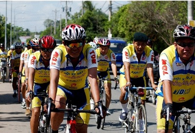 Độc đáo màn rước dâu bằng xe đạp - 6