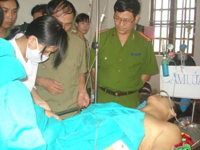 Ba chiến sĩ công an bị bắn trọng thương khi làm nhiệm vụ  - 1