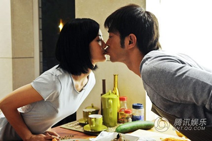 Cổ Thiên Lạc chạm môi với hai người đẹp - 4