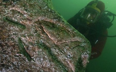 Phát hiện kho cổ vật trong cung điện Nữ hoàng Cleopatra dưới đáy biển - 1 Phát hiện kho cổ vật trong cung điện Nữ hoàng Cleopatra dưới đáy biển - 1