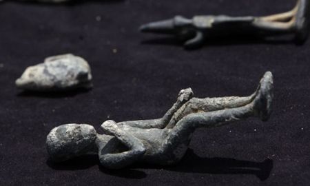 Phát hiện kho cổ vật trong cung điện Nữ hoàng Cleopatra dưới đáy biển - 3 Phát hiện kho cổ vật trong cung điện Nữ hoàng Cleopatra dưới đáy biển - 3