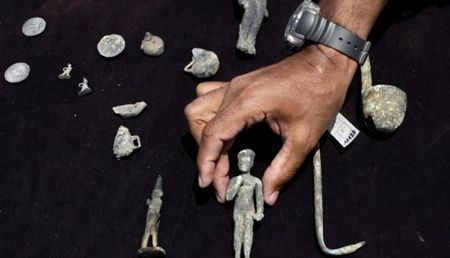 Phát hiện kho cổ vật trong cung điện Nữ hoàng Cleopatra dưới đáy biển - 2 Phát hiện kho cổ vật trong cung điện Nữ hoàng Cleopatra dưới đáy biển - 2