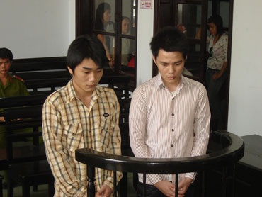 Đổi 38 cây son lấy… 21 tháng tù - 1