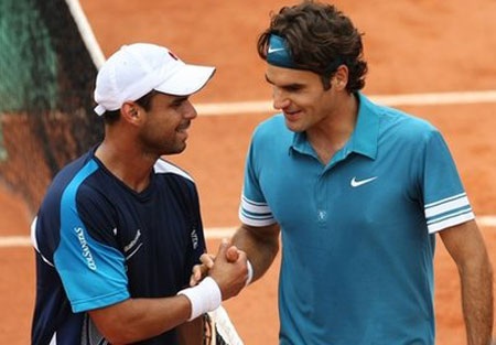 Federer tăng tốc, Kuznetsova thoát hiểm - 1 Federer tăng tốc, Kuznetsova thoát hiểm - 1