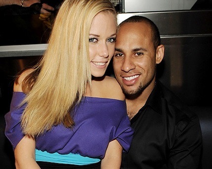 Kendra Wilkinson: “Clip nóng khiến tôi đau đớn” - 1 Kendra Wilkinson: “Clip nóng khiến tôi đau đớn” - 1