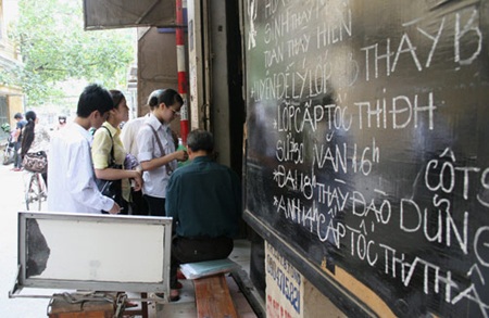 Đến "lò" luyện thi ĐH để... quậy  - 1