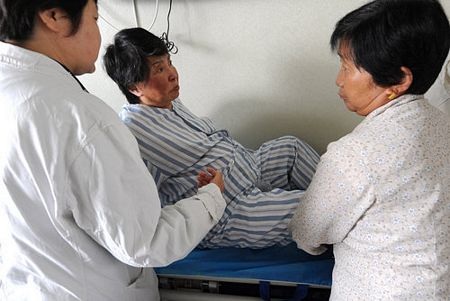 Bà già Trung Quốc 60 tuổi vẫn sinh đôi - 2 Bà già Trung Quốc 60 tuổi vẫn sinh đôi - 2