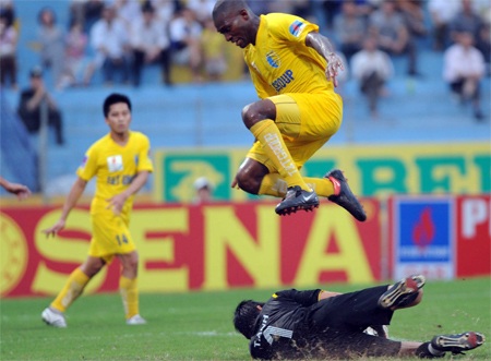 Vắng bóng hợp đồng “khủng”  - 1