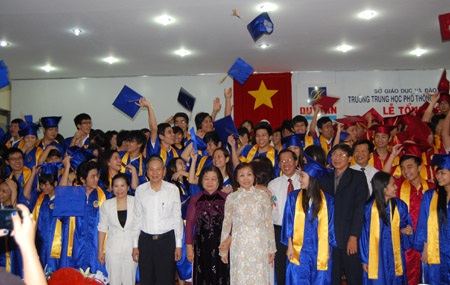 Học trò lớp 12 xao xuyến trong ngày tri ân - 5 Học trò lớp 12 xao xuyến trong ngày tri ân - 5