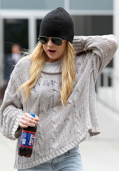 Tạo hình của Lindsay Lohan trong vai ngôi sao phim “mát” - 4 Tạo hình của Lindsay Lohan trong vai ngôi sao phim “mát” - 4