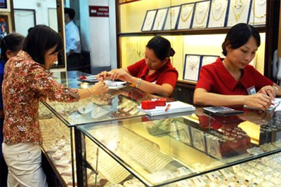 Vàng đứng giá ở mức 2,775 triệu đồng/chỉ - 1