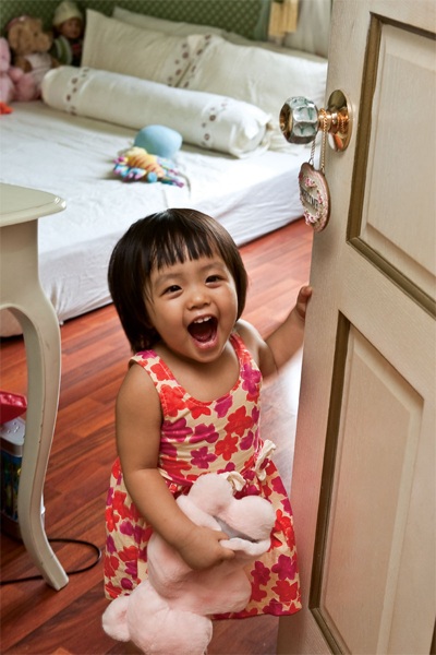 Khoảnh khắc dễ thương của hai bé gái nhà Thuý Hạnh - 7 Khoảnh khắc dễ thương của hai bé gái nhà Thuý Hạnh - 7