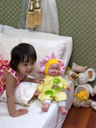 Khoảnh khắc dễ thương của hai bé gái nhà Thuý Hạnh - 8 Khoảnh khắc dễ thương của hai bé gái nhà Thuý Hạnh - 8