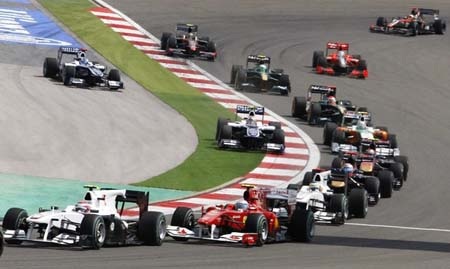 Red Bull dâng ngôi đầu cho McLaren - 3