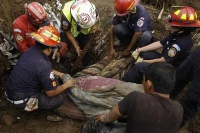 Bão lớn càn quét Trung Mỹ, 83 người chết - 2 Bão lớn càn quét Trung Mỹ, 83 người chết - 2