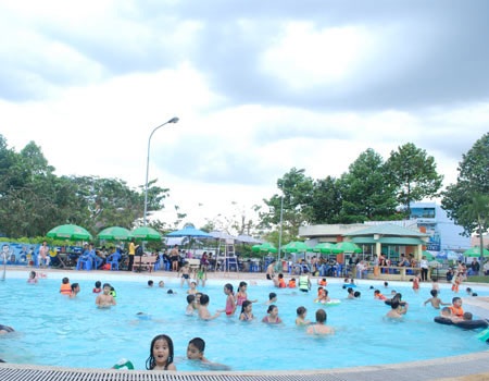 Đi bơi, không cẩn thận rước bệnh vào thân  - 1