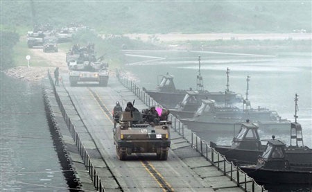 Hàn Quốc tập trận lớn "chống Triều Tiên" - 1 Hàn Quốc tập trận lớn "chống Triều Tiên" - 1