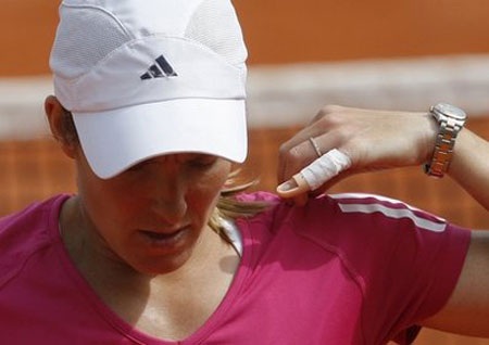 Henin gục ngã trước Stosur, Serena khẳng định sức mạnh - 1 Henin gục ngã trước Stosur, Serena khẳng định sức mạnh - 1