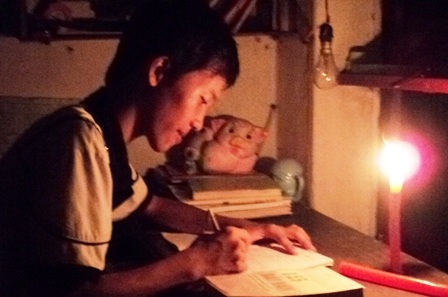 Nóng nực cảnh ôn thi thời cúp điện - 1