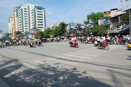 Sở GTVT Hà Nội trả lời việc bất ngờ mở lại ngã tư bị bịt - 1 Sở GTVT Hà Nội trả lời việc bất ngờ mở lại ngã tư bị bịt - 1