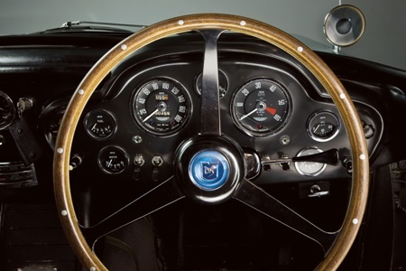 Aston Martin của James Bond chốt giá 4,1 triệu USD - 12 Aston Martin của James Bond chốt giá 4,1 triệu USD - 12