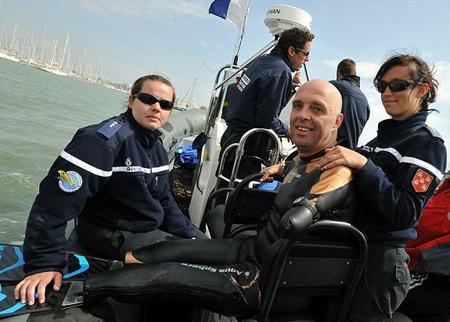 Người cụt tứ chi quyết bơi vượt eo biển  - 3