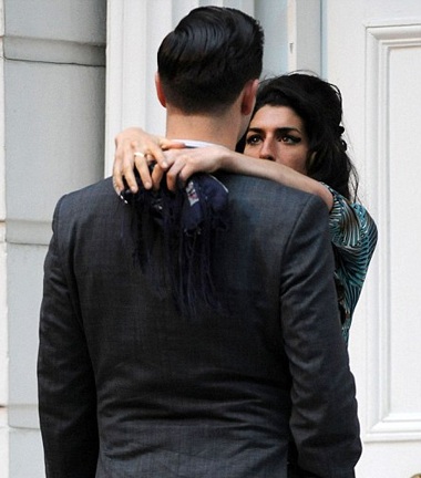Amy Winehouse có bồ mới - 3 Amy Winehouse có bồ mới - 3